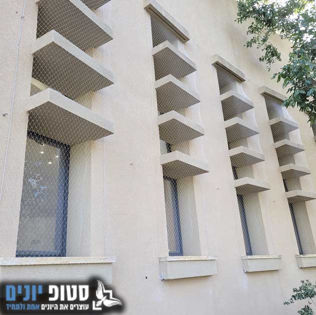 הרחקת יונים מחלונות בית ספר
