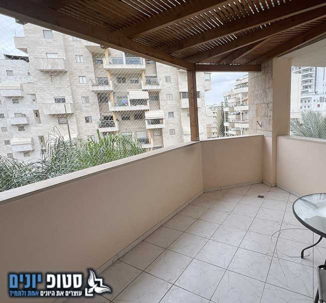 התקנת רשת יונים במרפסת שמש ביבנה